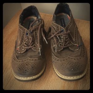 Tommy Hilfiger brown youth shoes